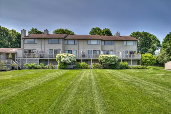 Bristol, RI 02809,152 Seabreeze LN