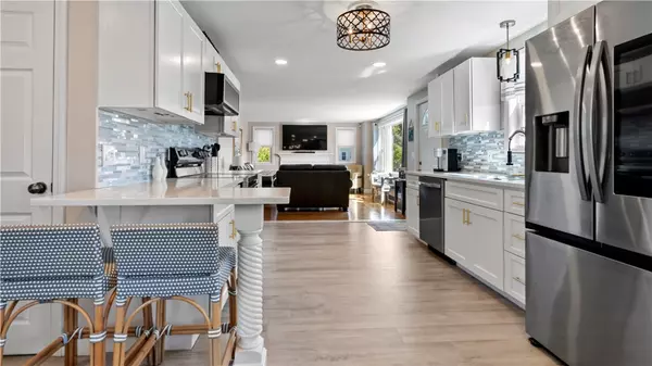 Cranston, RI 02920,49 Elm DR