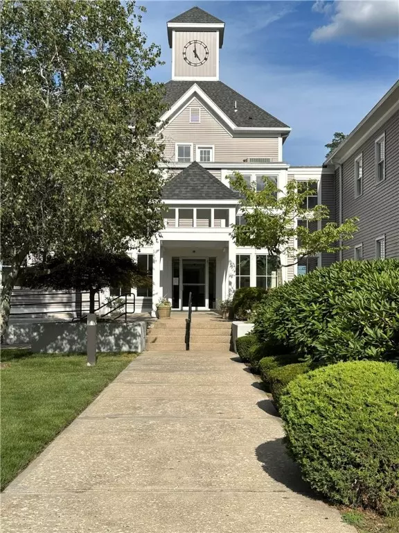 132 Old River RD #203, Lincoln, RI 02865