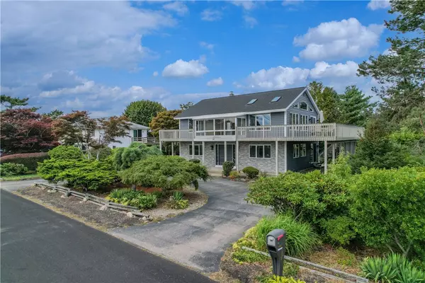 27 Foster LN, Narragansett, RI 02882