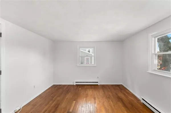 West Warwick, RI 02893,19 Cantara ST