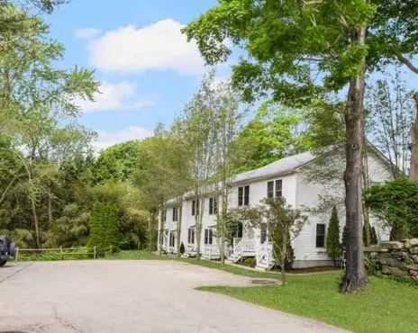 45 Cherry LN #E, South Kingstown, RI 02879