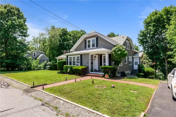 11 Crossland RD, West Warwick, RI 02893