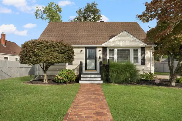 118 Airway RD,  Warwick,  RI 02886