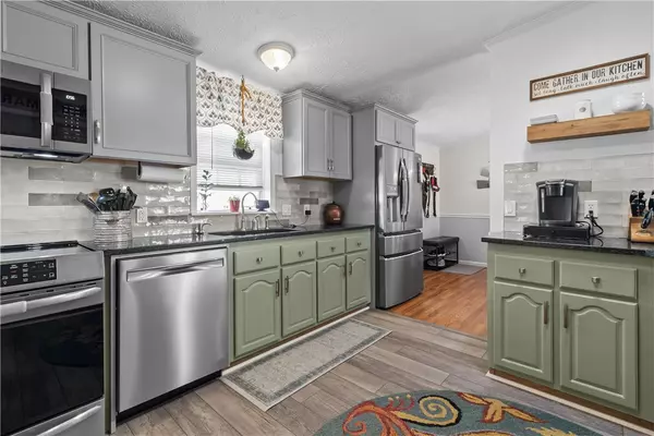 70 Blackbird ST, Tiverton, RI 02878