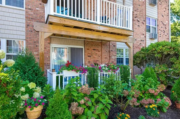 31 Bullocks Point AVE #2A, East Providence, RI 02915