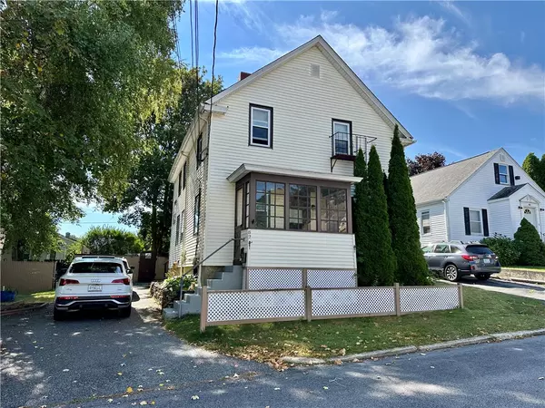 82 Hillcrest AVE, Pawtucket, RI 02860