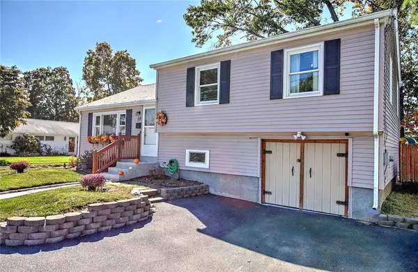 North Providence, RI 02904,18 Tuscola AVE