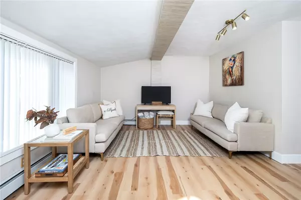 Warwick, RI 02889,126 Uncas ST