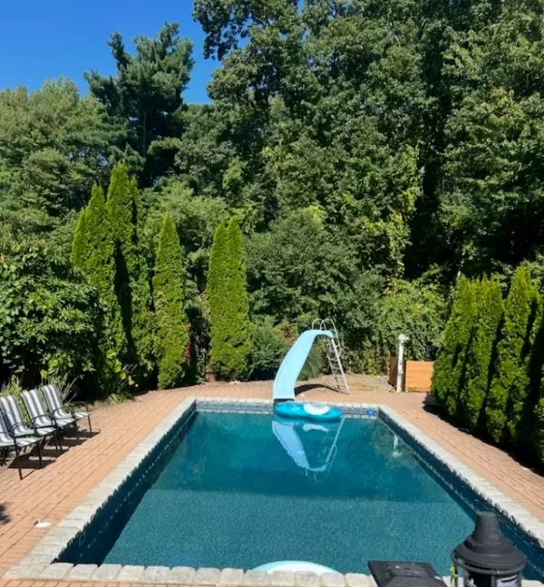 Johnston, RI 02919,18 Reservoir AVE