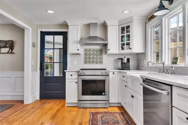 Barrington, RI 02806,16 Highview AVE