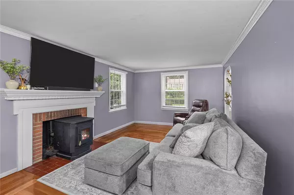 Warwick, RI 02888,126 Fairfax DR