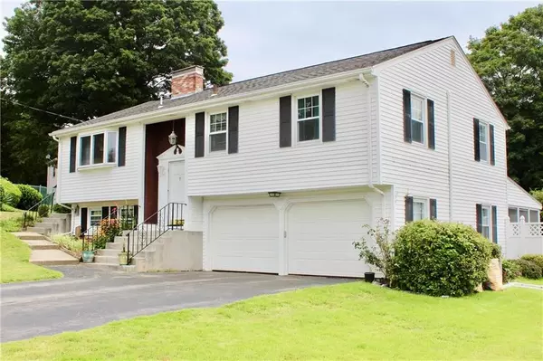 Johnston, RI 02919,31 BARNES AVE