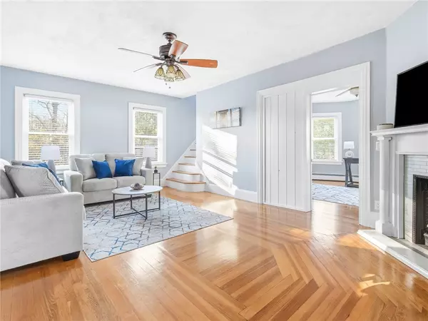 West Warwick, RI 02893,12 Earl ST