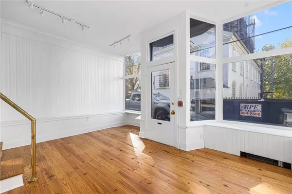 Newport, RI 02840,138 Spring ST #1