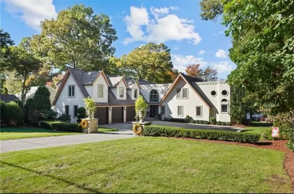 63 Shore DR, Johnston, RI 02919