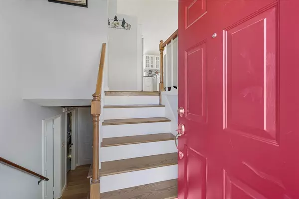 West Warwick, RI 02893,34 Silverwood LN