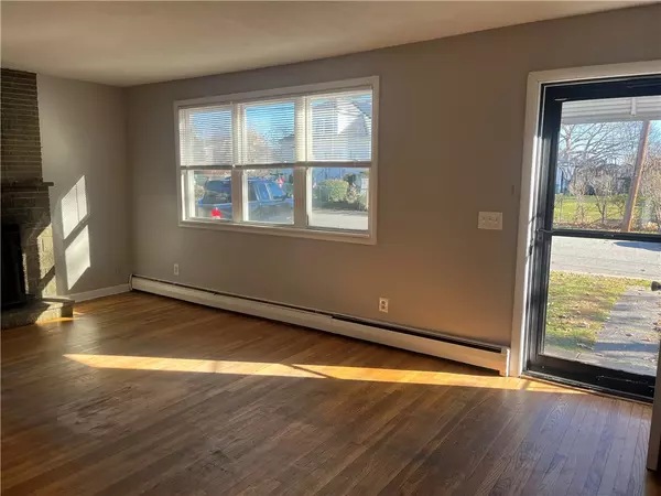 Cranston, RI 02910,5 Lakeside AVE