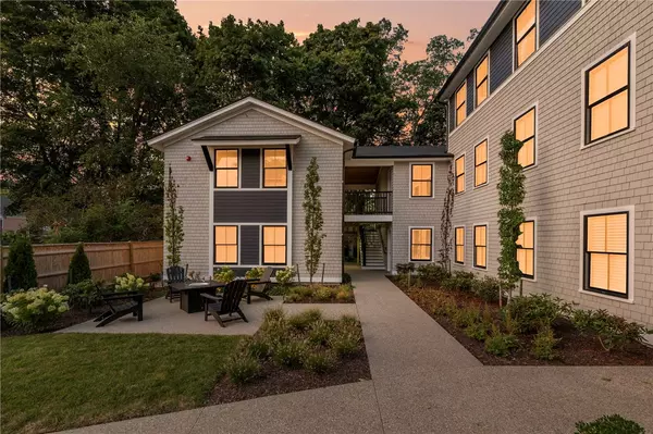 East Greenwich, RI 02818,32 Exchange ST #103