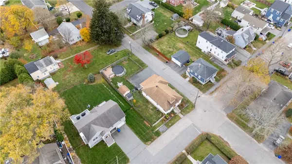 Bristol, RI 02809,82 Charles ST