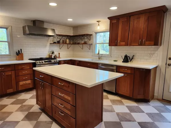 East Greenwich, RI 02818,275 Pierce RD