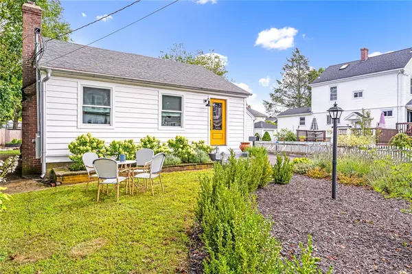 North Providence, RI 02908,69 Peckham AVE