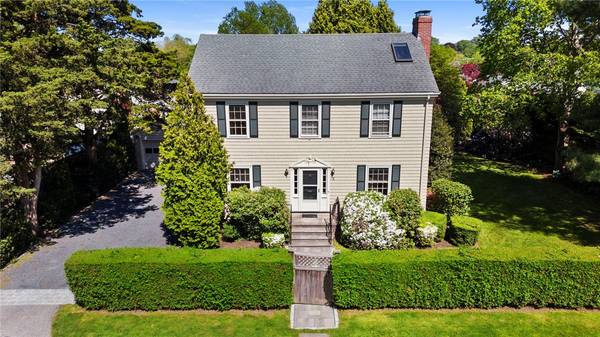 8 Sylvan ST, Newport, RI 02840
