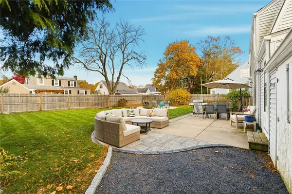 Warwick, RI 02889,107 Glenwood DR