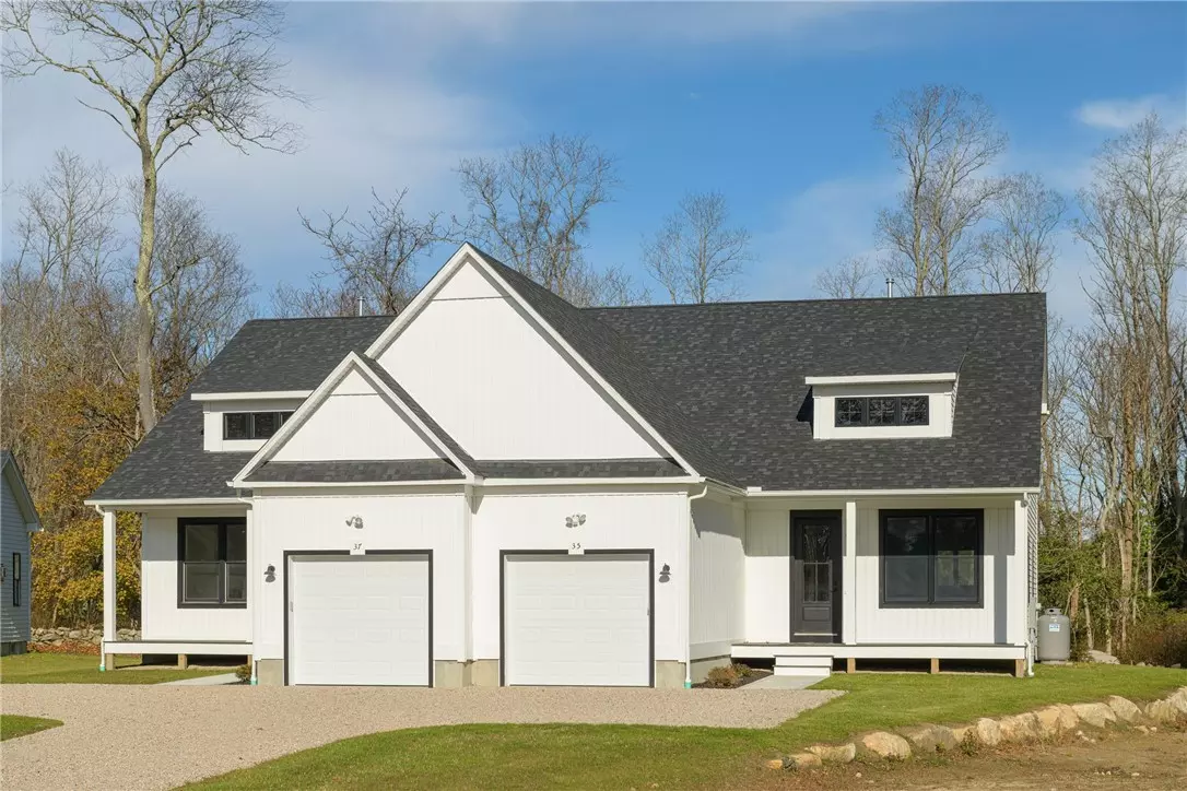 South Kingstown, RI 02879,35 Whittier DR