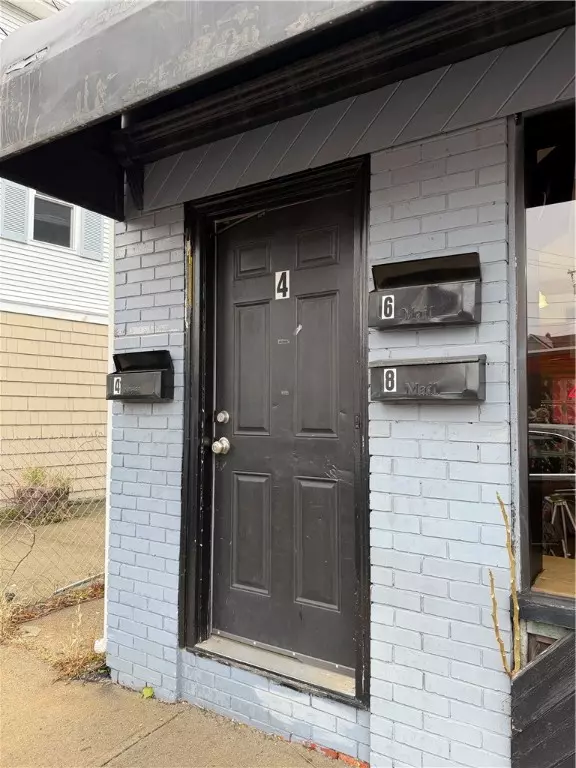 Cranston, RI 02920,4 Gansett AVE