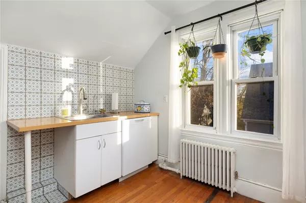 Providence, RI 02906,377 Hope ST #3