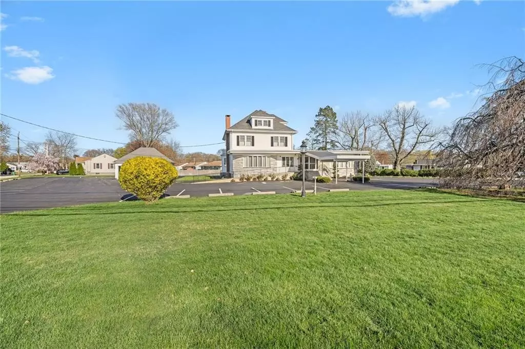 Warwick, RI 02888,982 Warwick AVE