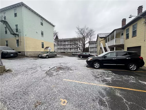 Lincoln, RI 02838,92 Spring ST