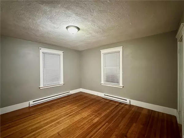 West Warwick, RI 02893,10 Lachance ST