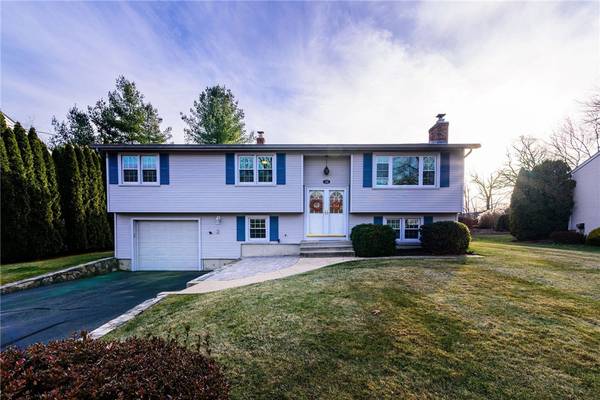 102 Moccasin TRL, Cranston, RI 02921