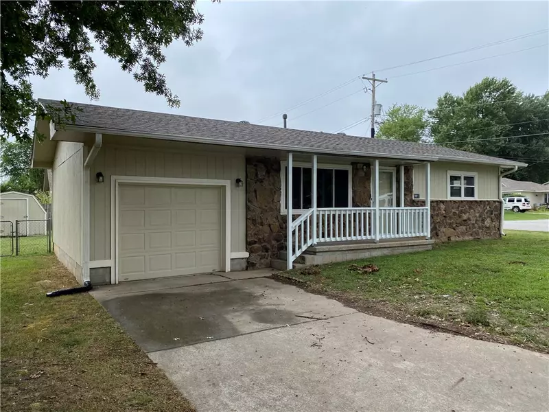 197 N C St, Centerton, AR 72719