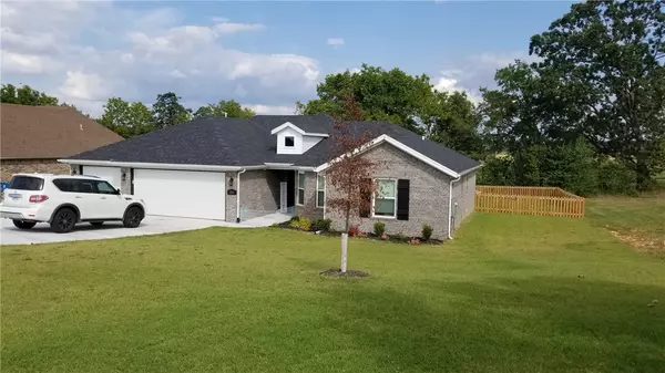 100 N Lion Dr, Gravette, AR 72736