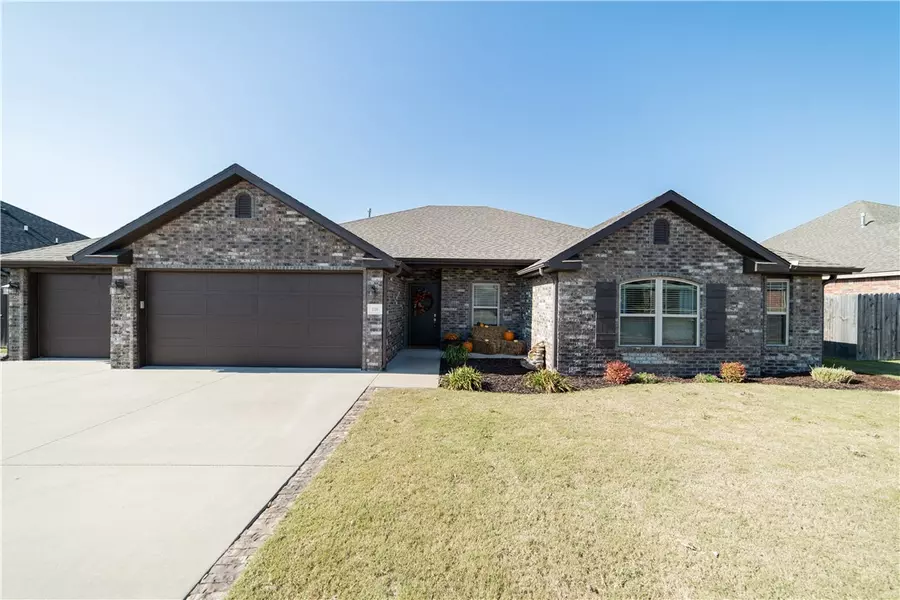 1131 Ellen Ray Ln, Centerton, AR 72719