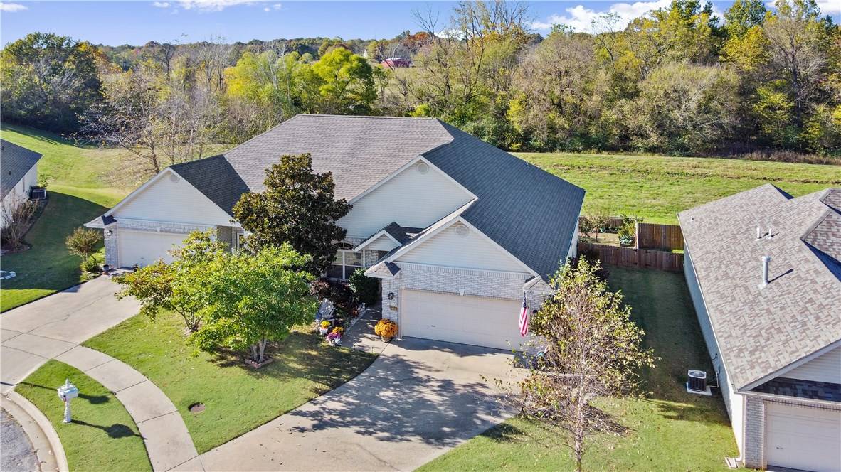6322 W Milliken Bnd, Fayetteville, AR 72704