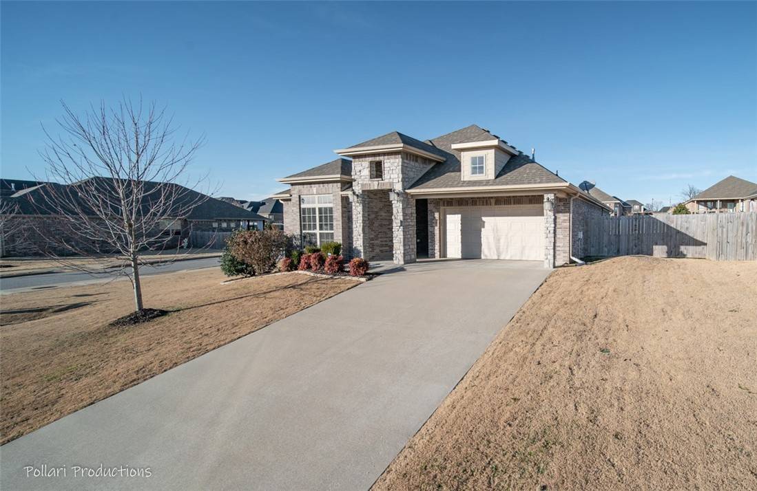 1700 Crestwood Hills Ln, Cave Springs, AR 72718