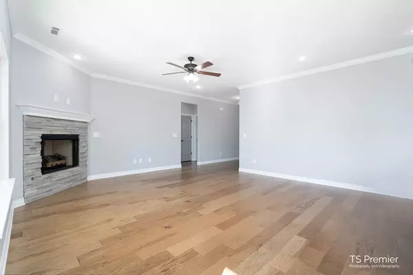 Prairie Grove, AR 72753,907 Hancock St