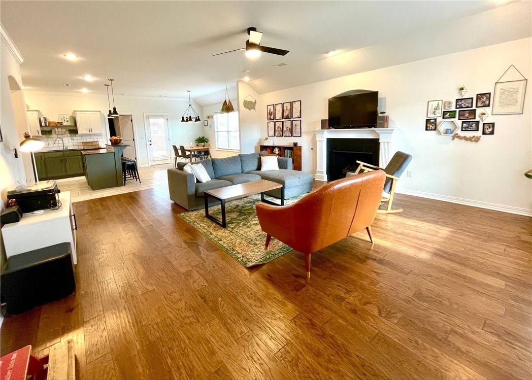 Centerton, AR 72719,1010 Gardenia St