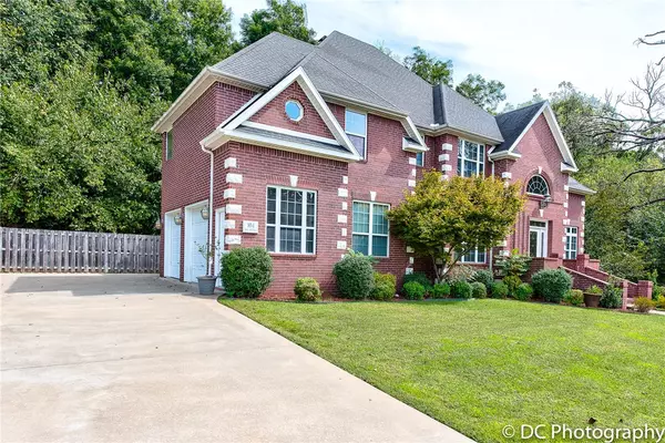 Bentonville, AR 72712,104 NW Olinka Pass