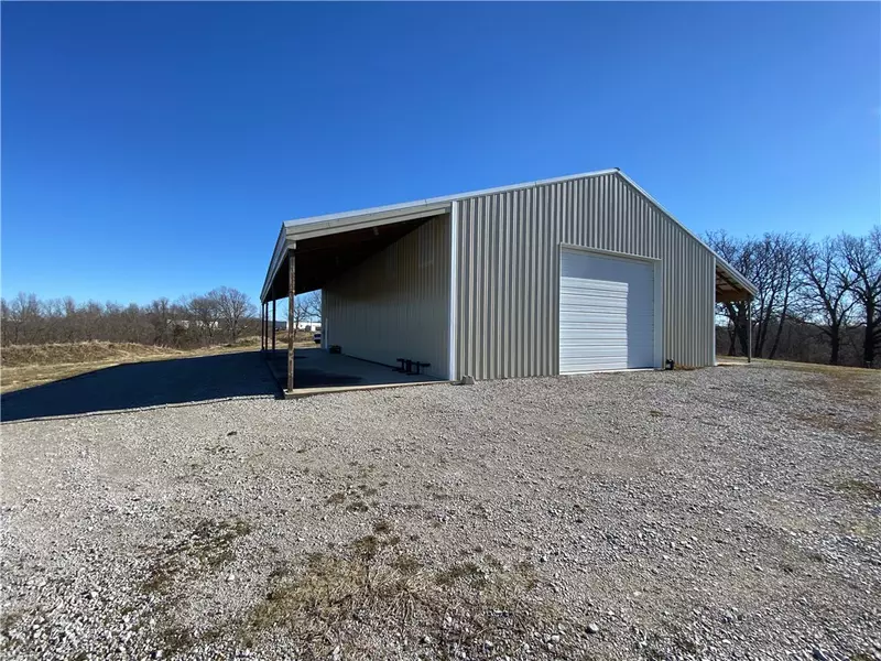 704 71 W Outer Rd, Anderson, MO 64831