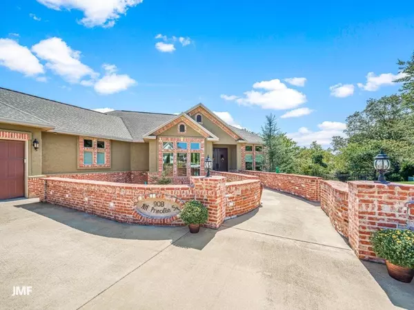 Bentonville, AR 72712,908 NW Princeton Sq