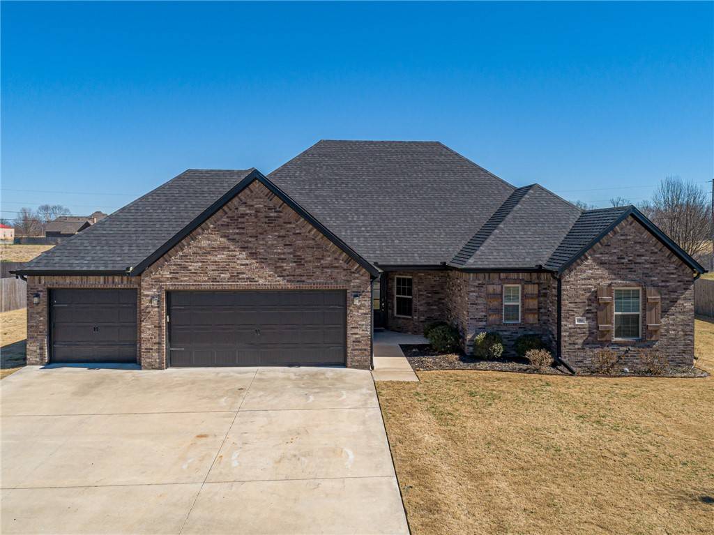 18061 Astor Dr, Fayetteville, AR 72704