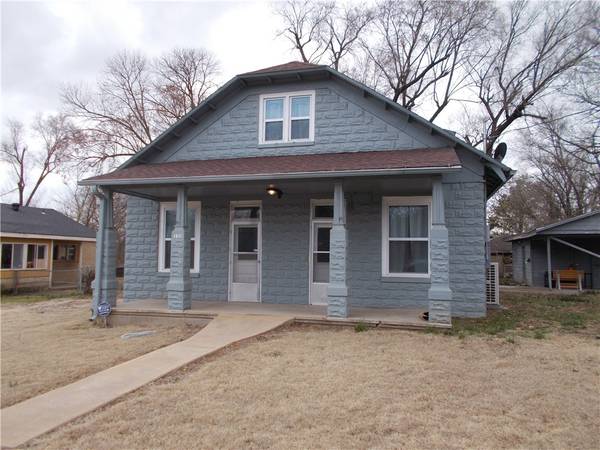 135 Chestnut St, Cave Springs, AR 72718