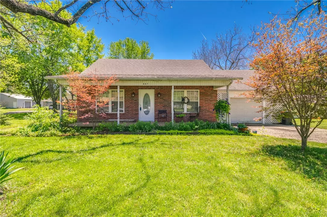 Prairie Grove, AR 72753,407 E Cleveland St