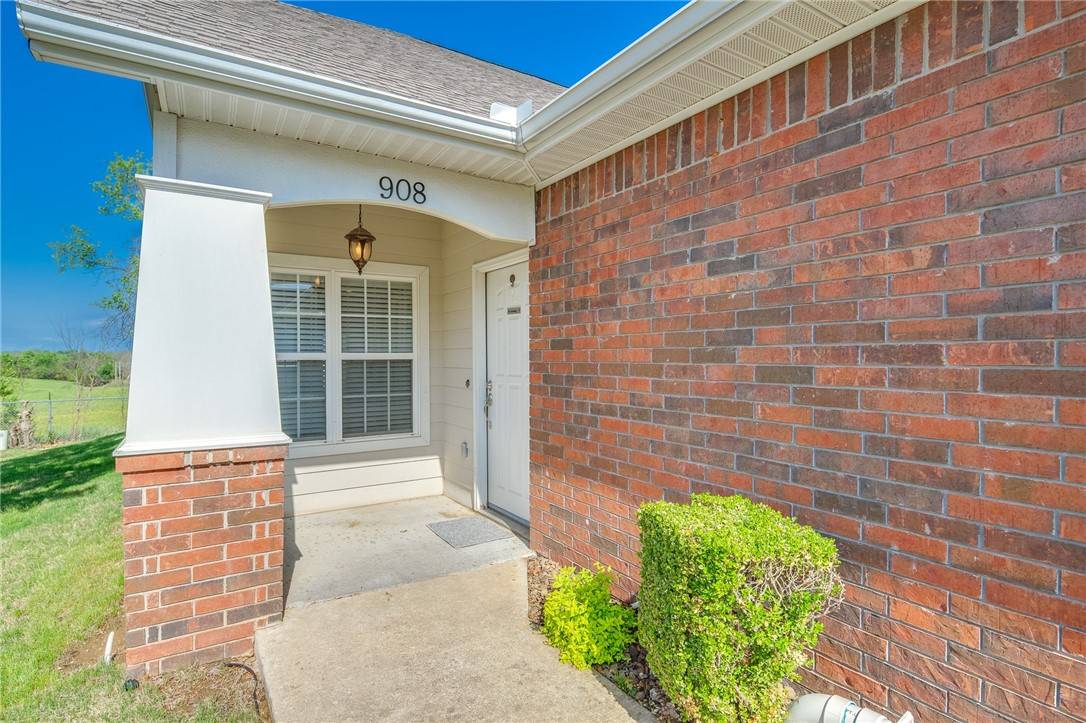 Rogers, AR 72758,908 Lafayette