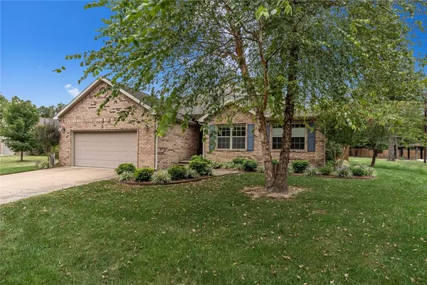 2 Laceby Ln, Bella Vista, AR 72714
